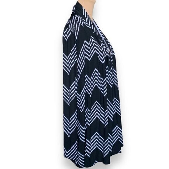 NWT TART Collections Cardigan Sz.M Open Front Black White Chevron Lightweight - Picture 6 of 14